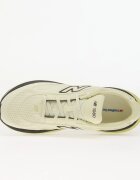 New Balance Сникърси 1080 v15 Pistachio Butter/ Black