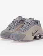 Nike Сникърси W Shox R4 Cement Grey/ Black-College Grey-Mtlc Silver