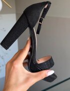 Carolie Сандали на ток Hasna Черни