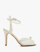 Wow Shoes Сандали на ток Yre Бели