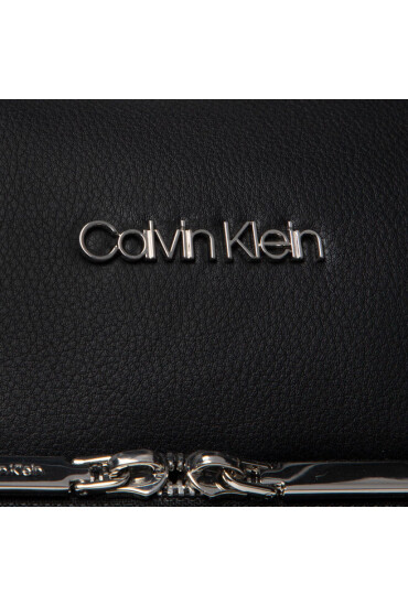 Calvin Klein Дамска чанта - Mera.bg