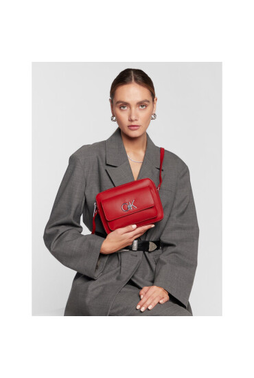 Calvin Klein Дамска чанта Re-Lock Camera Bag With Flap K60K609114 Червен - Mera.bg