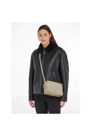 Calvin Klein Дамска чанта Archetypes Twist Crossbody K60K611072 Бежов - Mera.bg