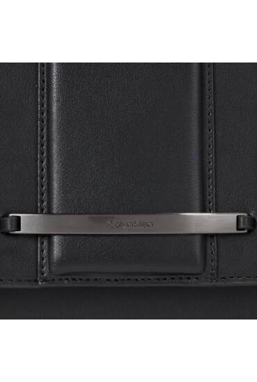 Calvin Klein Дамска чанта Bar Hardware Shoulder Bag K60K611045 Черен - Mera.bg