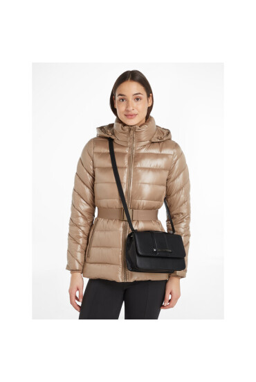 Calvin Klein Дамска чанта Bar Hardware Shoulder Bag K60K611045 Черен - Mera.bg