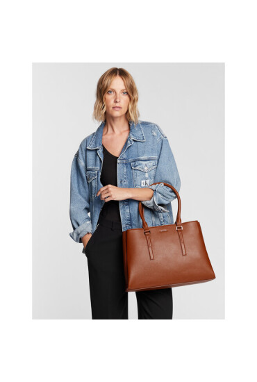 Calvin Klein Дамска чанта Ck Elevated Tote Lg K60K610169 Кафяв - Mera.bg