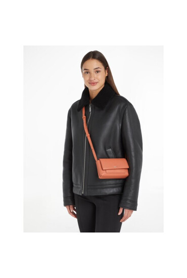 Calvin Klein Дамска чанта Ck Must Mini Bag K60K611320 Кафяв - Mera.bg