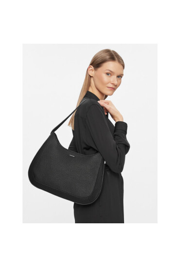Calvin Klein Дамска чанта Ck Must Plus Md K60K610447 Черен - Mera.bg