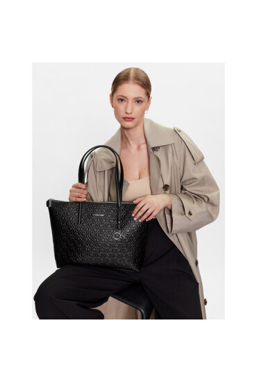 Calvin Klein Дамска чанта Ck Must Shopper Mid Embossed Mono K60K610274 BAX - Mera.bg
