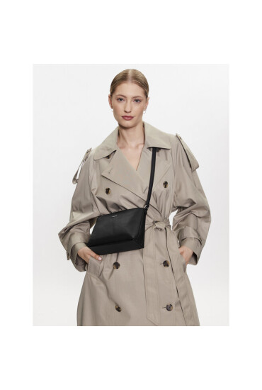 Calvin Klein Дамска чанта Ck Must Xbody Md K60K610927 Черен - Mera.bg