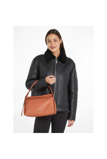 Calvin Klein Дамска чанта Elevated Soft Shoulder Bag Sm K60K610756 Кафяв - Mera.bg