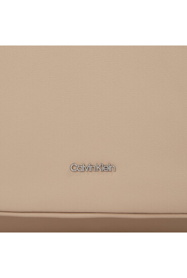 Calvin Klein Дамска чанта Puffed Shoulder Bag K60K611539 Бежов - Mera.bg