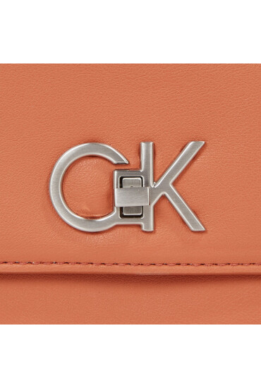 Calvin Klein Дамска чанта Re-Lock Camera Bag W/Flap K60K611083 Кафяв - Mera.bg