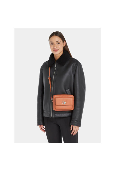 Calvin Klein Дамска чанта Re-Lock Camera Bag W/Flap K60K611083 Кафяв - Mera.bg