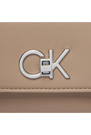Calvin Klein Дамска чанта Re-Lock Camera Bag W/Flap K60K611083 Бежов - Mera.bg