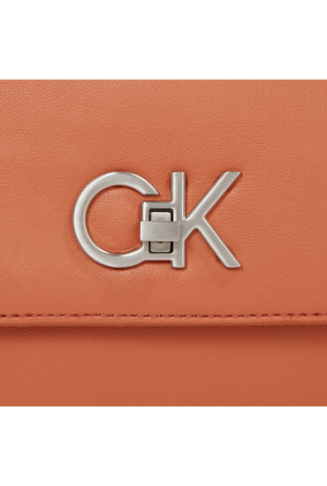 Calvin Klein Дамска чанта Re-Lock Crossbody W/Flap Sm K60K610770 Кафяв - Mera.bg