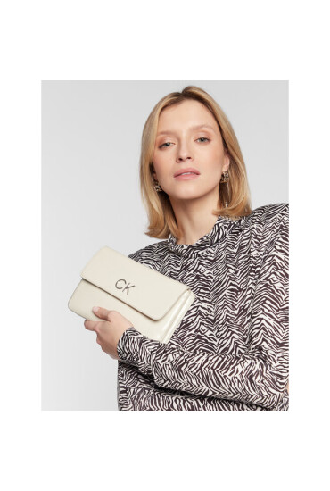 Calvin Klein Дамска чанта Re-Lock Dbl Xbody W/Flap Saff K60K609861 Бял - Mera.bg