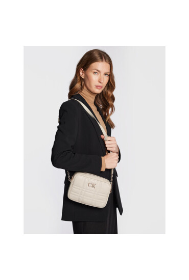 Calvin Klein Дамска чанта Re-Lock Quilt Camera Bag K60K609859 Ecru YAV - Mera.bg