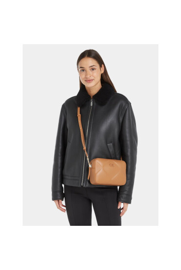 Calvin Klein Дамска чанта Re-Lock Quilt Camera Bag K60K610767 Brown Sugar GA5 - Mera.bg
