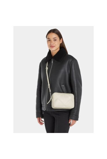 Calvin Klein Дамска чанта Re-Lock Quilt Camera Bag K60K610767 Dk Ecru PC4 - Mera.bg