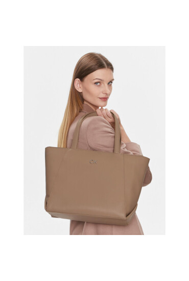Calvin Klein Дамска чанта Re-Lock Seasonal Shopper Lg K60K611334 Бежов - Mera.bg