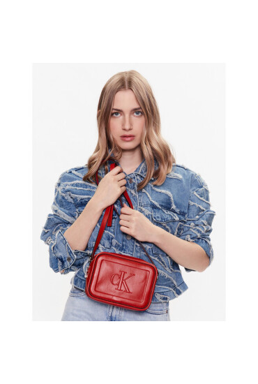 Calvin Klein Дамска чанта Sculpted Camera Bagi8 Pipping K60K610309 Червен - Mera.bg