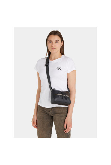 Calvin Klein Jeans Дамска чанта Sculpted Camera Pouch21 Mono K60K610681 Black With Rose 01F - Mera.bg