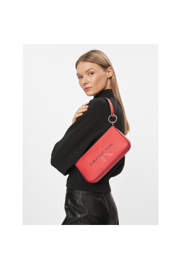 Calvin Klein Jeans Дамска чанта Sculpted Shoulder Pouch25 Mono K60K610679 RCO - Mera.bg