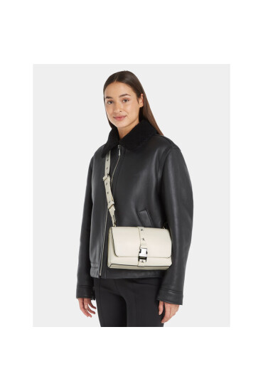 Calvin Klein Jeans Дамска чанта Ultralight Ew Flap25 Pu K60K610700 Ivory YBI - Mera.bg