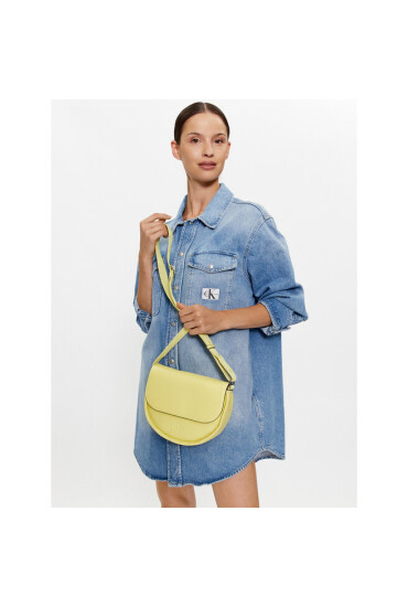 Calvin Klein Jeans Дамска чанта Ultralight Saddle22 Pu K60K610846 Жълт - Mera.bg