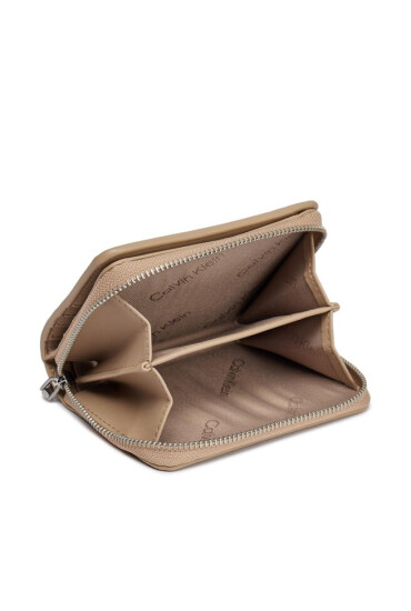 Calvin Klein Малък дамски портфейл Ck Must Z/A Wallet W/Flap Md K60K607432 Бежов - Mera.bg