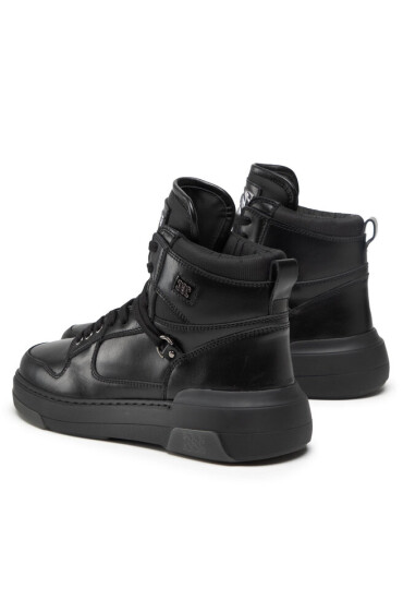 Casadei Сникърси - Mera.bg