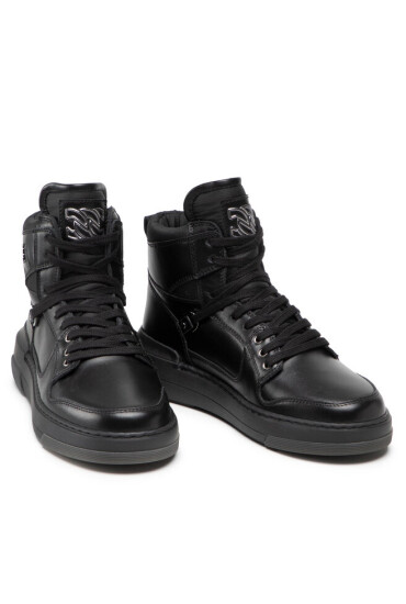 Casadei Сникърси - Mera.bg