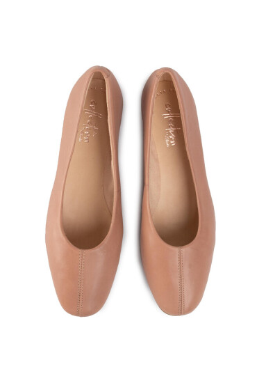 Clarks Балеринки Chia Violet 261465404 Praline Leather - Mera.bg