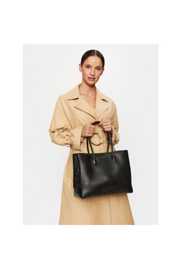 Coccinelle Дамска чанта NGP Farisa E1 NGP 11 01 01 Noir 001 - Mera.bg