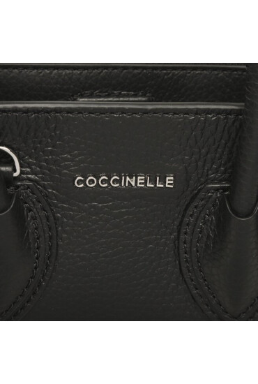 Coccinelle Дамска чанта NGP Farisa E1 NGP 55 01 01 Noir 001 - Mera.bg