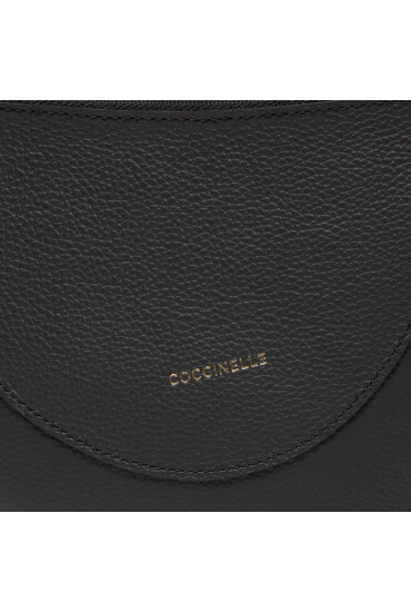 Coccinelle Дамска чанта QDK snuggie E1 QDK 15 02 01 Noir/Cuir 374 - Mera.bg