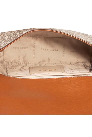DKNY Дамска чанта Bryant Md Flap Cbody R82EJ467 Кафяв - Mera.bg