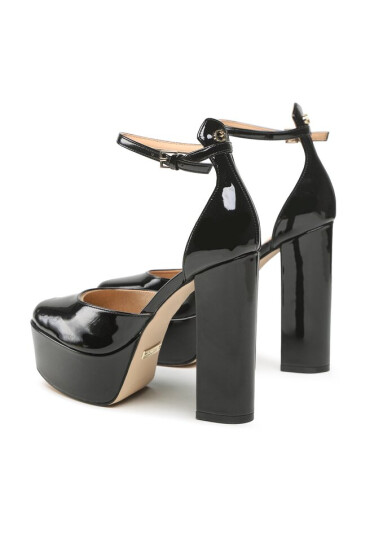 Guess Обувки - Mera.bg