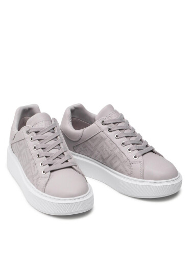 Guess Сникърси - Mera.bg
