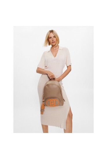 Liu Jo Раница M Backpack AA3120 E0503 Nuez/Exubera R9969 - Mera.bg