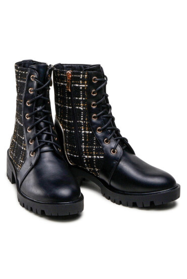 Menbur Туристически oбувки 22564 Black 0001 - Mera.bg