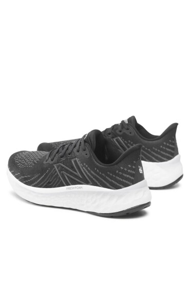 New Balance Маратонки за бягане Fresh Foam Vongo v5 MVNGOBS5 Черен - Mera.bg