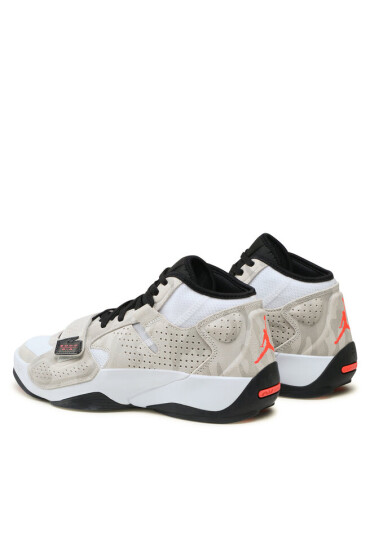 Nike Сникърси Zion 2 FJ1213 106 Бежов - Mera.bg