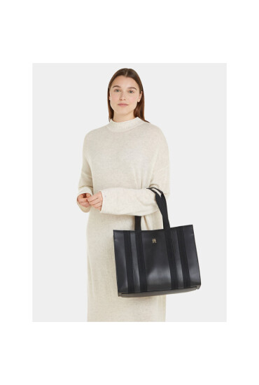 Tommy Hilfiger Дамска чанта Th Identity Med Tote AW0AW15569 Black BDS - Mera.bg