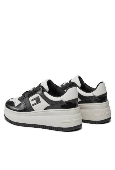 Tommy Jeans Сникърси Tjw Retro Basket Flatform Patent EN0EN02523 Екрю - Mera.bg