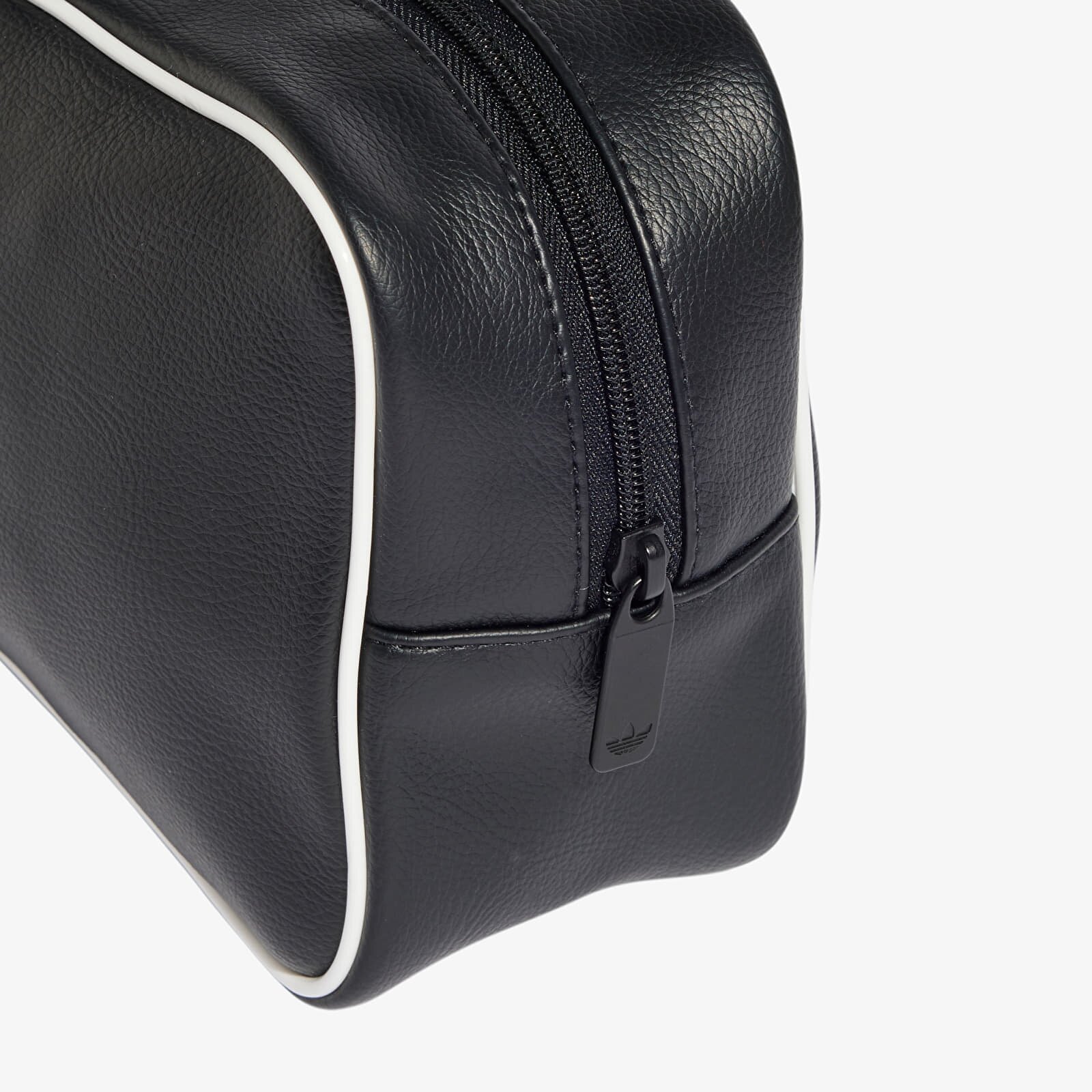 adidas Originals Чанта adidas Adicolor Elongated Airliner Bag Black
