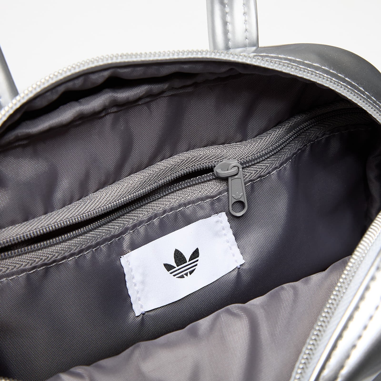 adidas Originals Чанта adidas Adicolor Mini Bowling Bag Silver Met.
