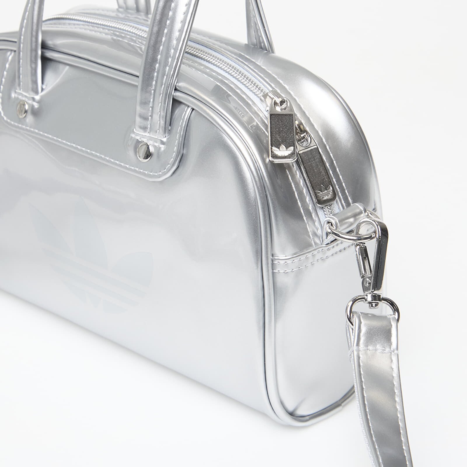 adidas Originals Чанта adidas Adicolor Mini Bowling Bag Silver Met.