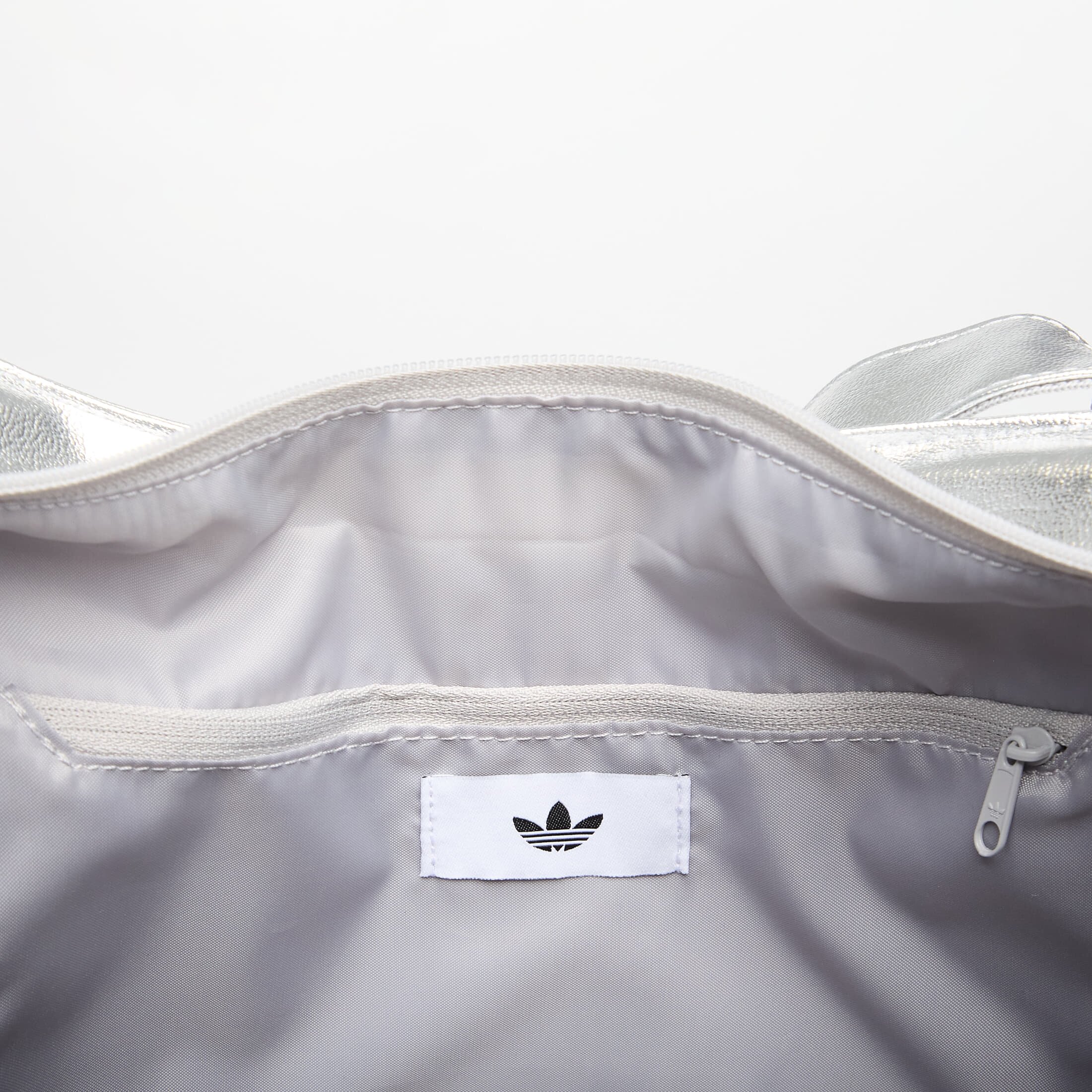 adidas Originals Чанта adidas Shopper Metallic Pu Bag Silver Met.